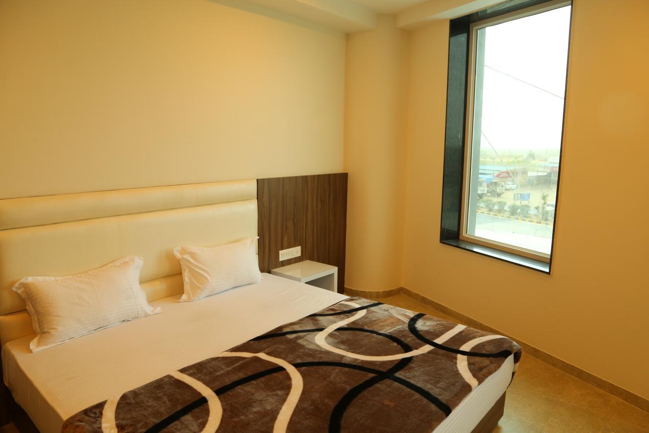Rohera Hotel Lord Krishna المظهر الخارجي الصورة